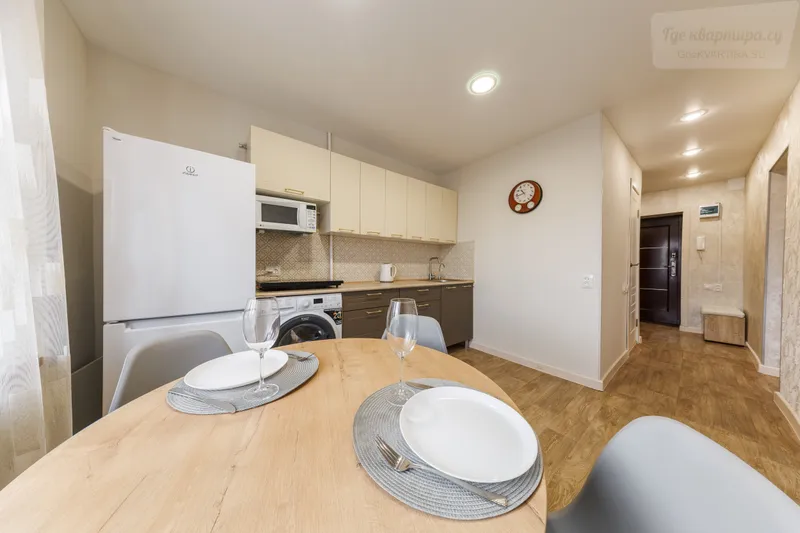 Красноармейский проспект, 1