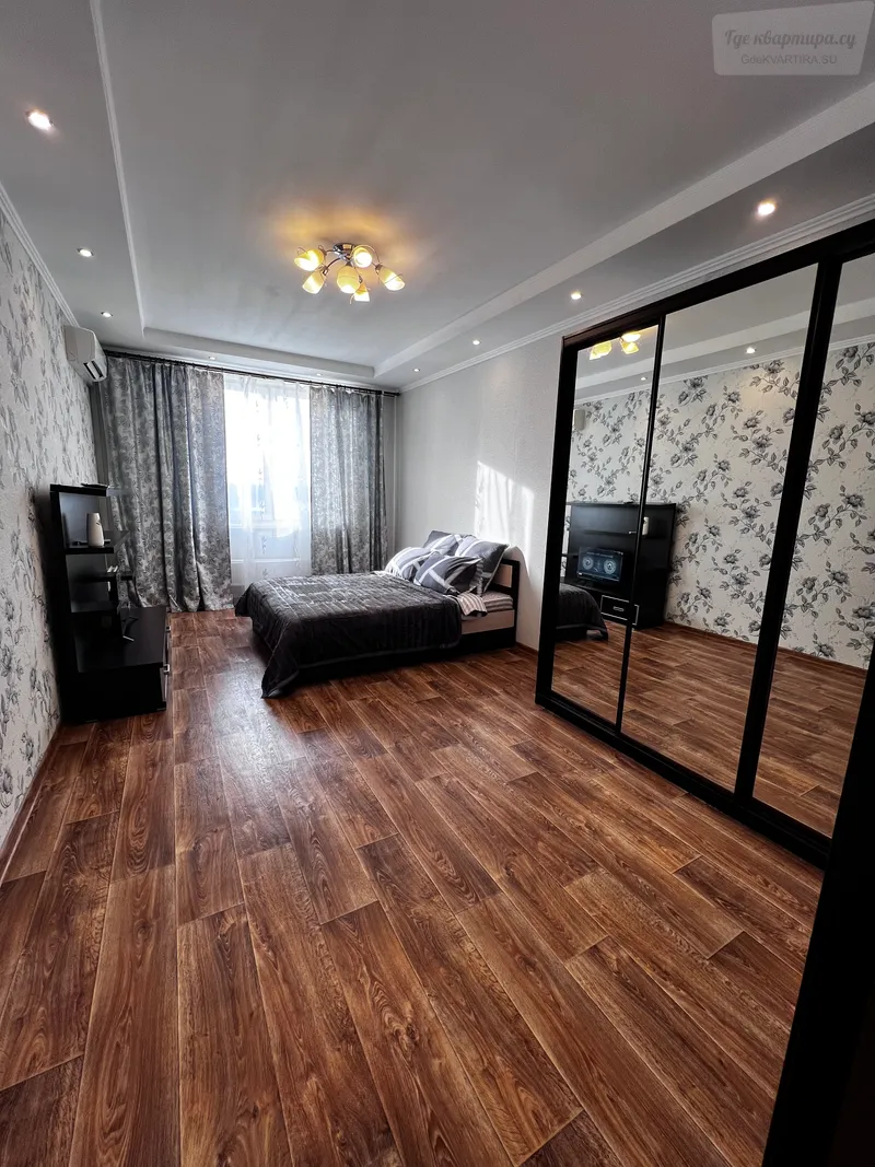 шоссе Космонавтов, 215