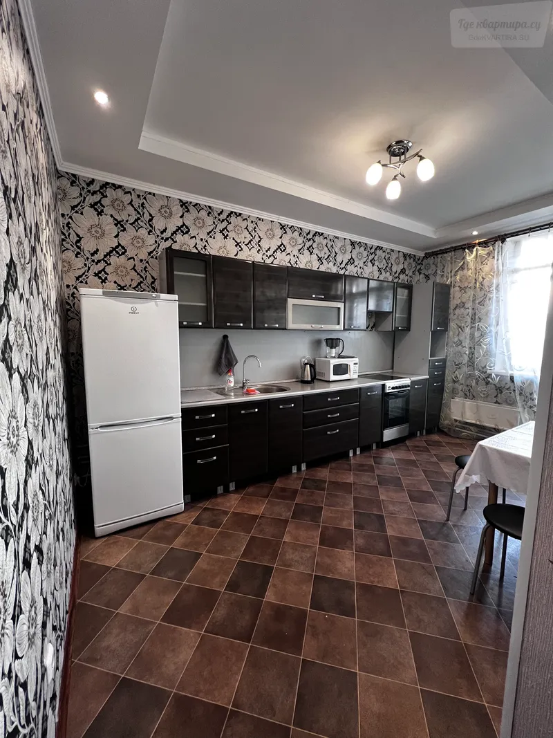 шоссе Космонавтов, 215