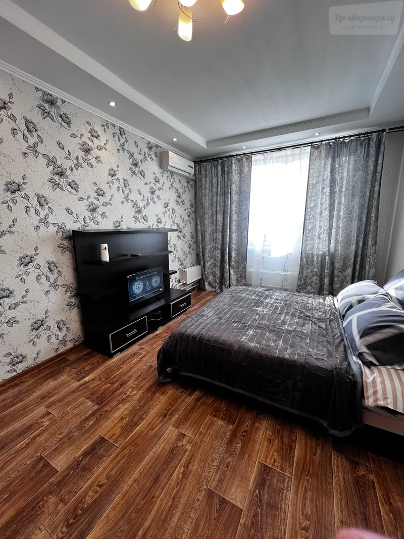 шоссе Космонавтов, 215