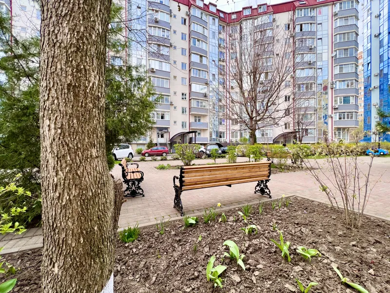 улица Архитектора Ишунина, 6