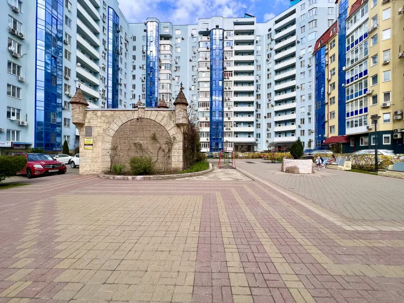 улица Архитектора Ишунина, 6