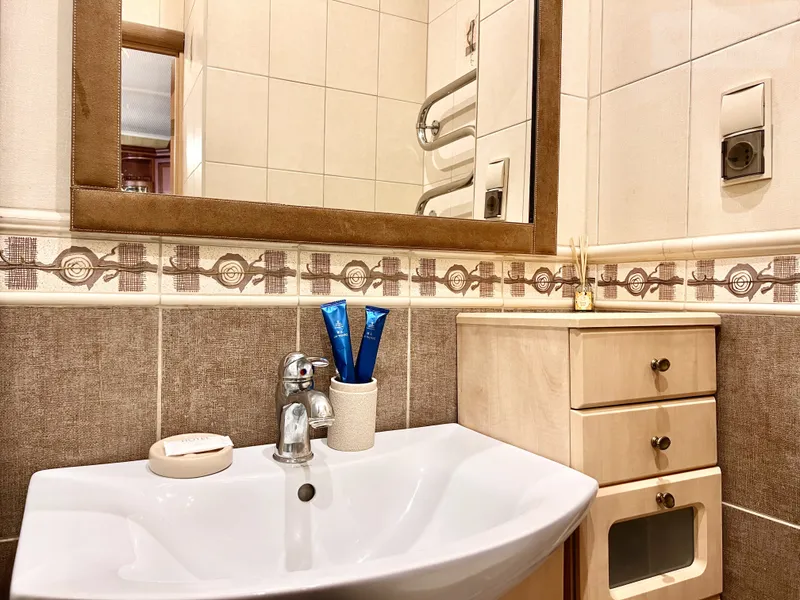 улица Архитектора Ишунина, 6