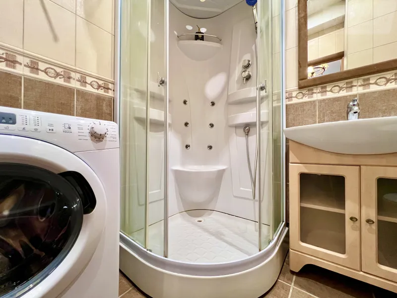 улица Архитектора Ишунина, 6