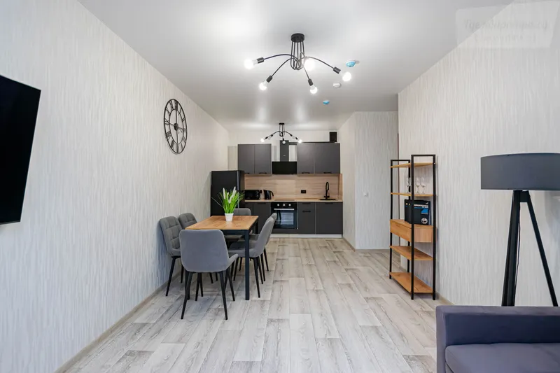 Серебристая улица, 7