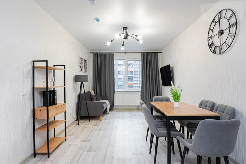 Серебристая улица, 7