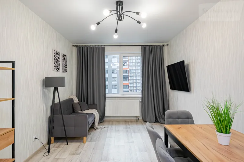 Серебристая улица, 7