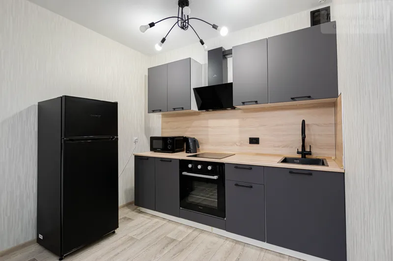 Серебристая улица, 7