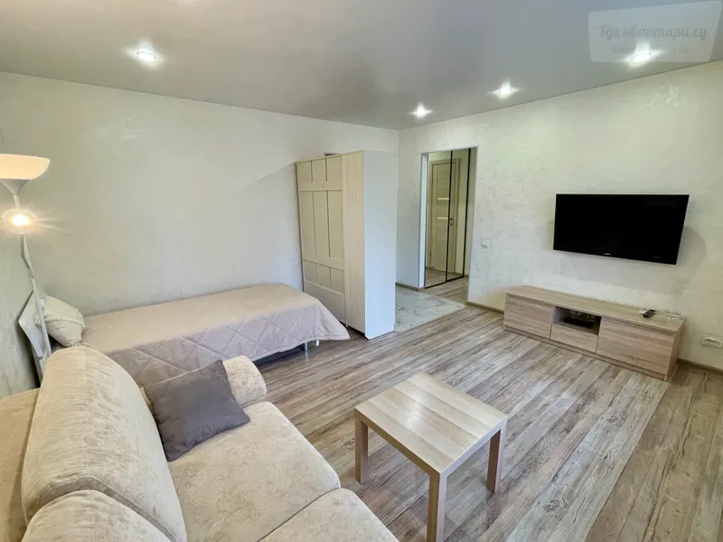 Взлётная улица, 10