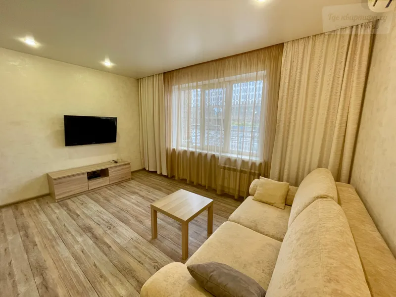 Взлётная улица, 10