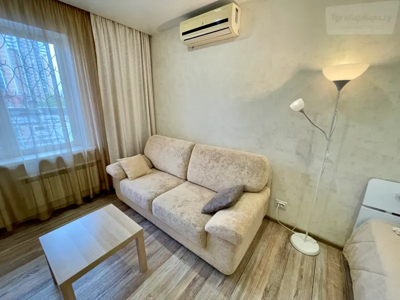 Взлётная улица, 10