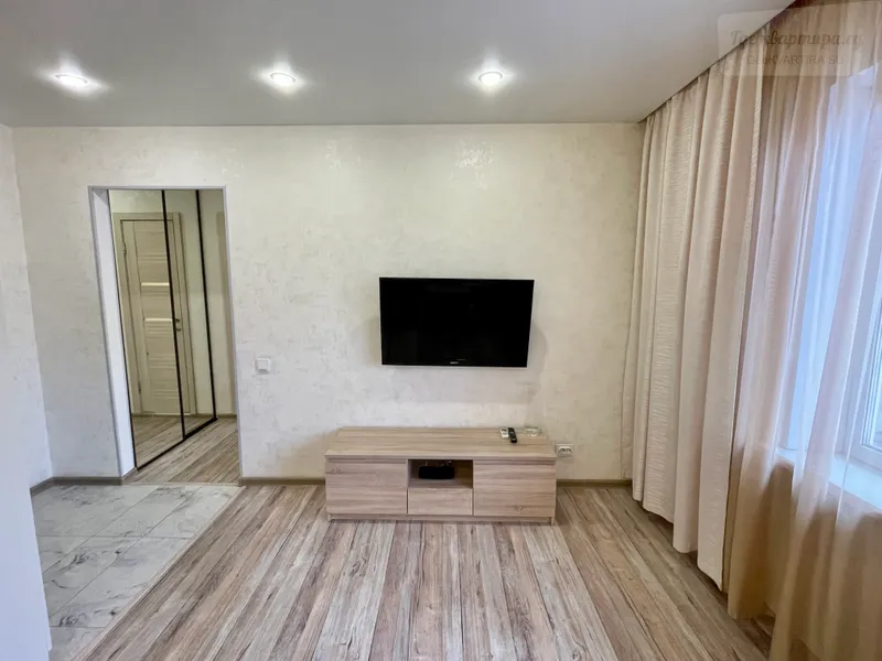 Взлётная улица, 10