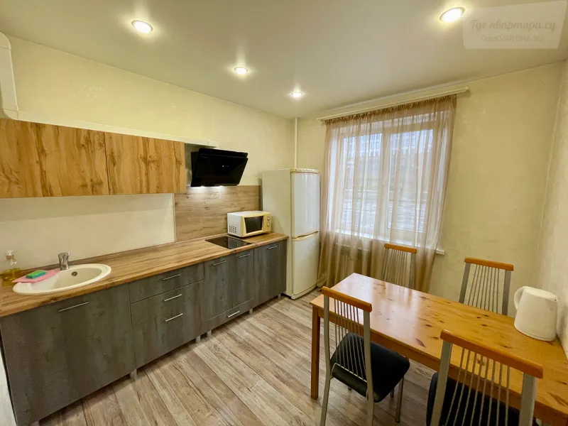 Взлётная улица, 10