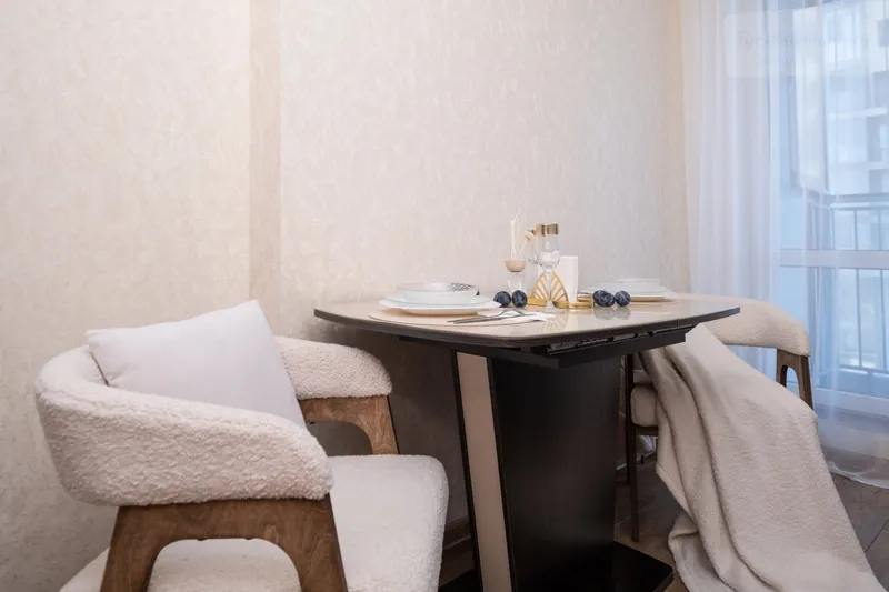 Комсомольская улица, 2