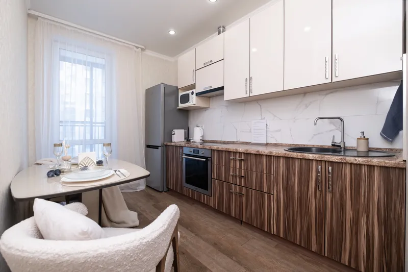 Комсомольская улица, 2