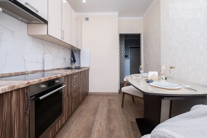 Комсомольская улица, 2