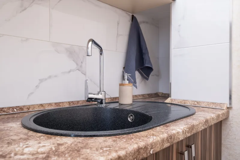 Комсомольская улица, 2