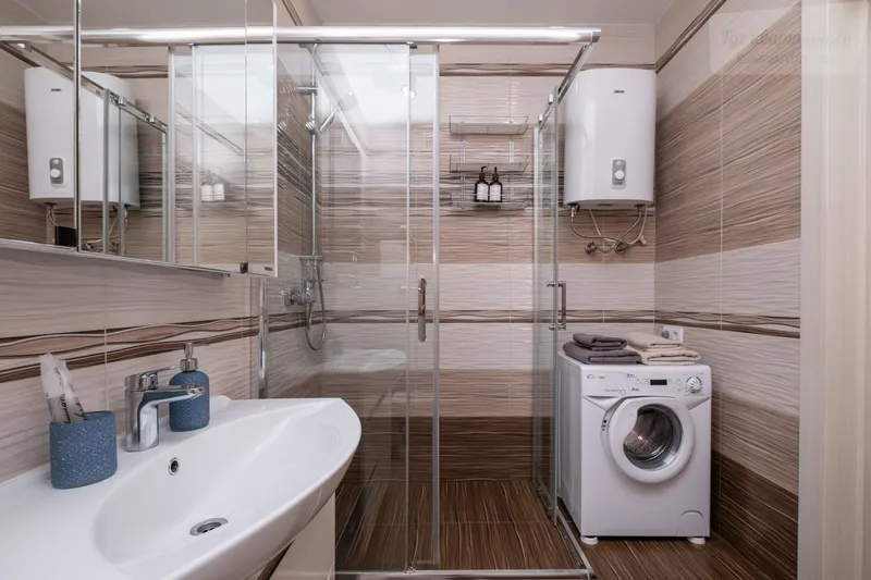 Комсомольская улица, 2