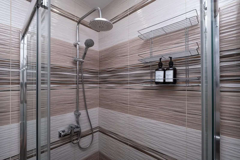 Комсомольская улица, 2