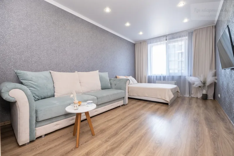 Комсомольская улица, 2