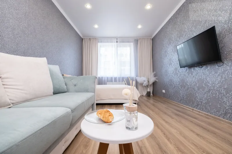 Комсомольская улица, 2