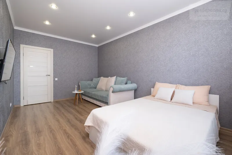 Комсомольская улица, 2