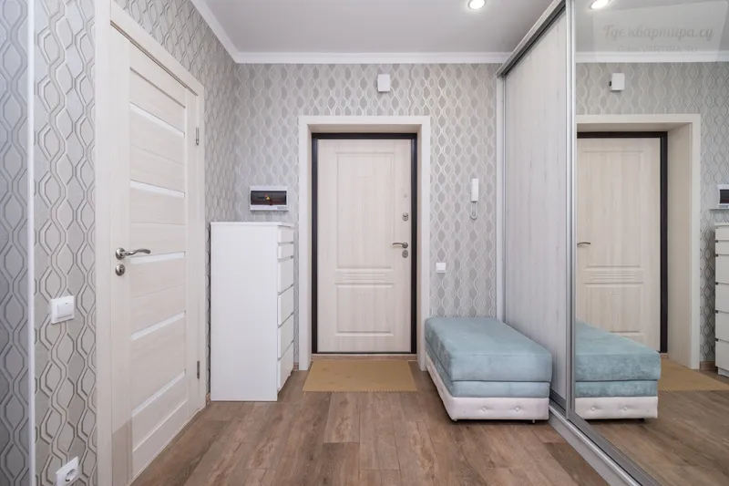 Комсомольская улица, 2