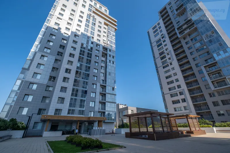 Комсомольская улица, 2