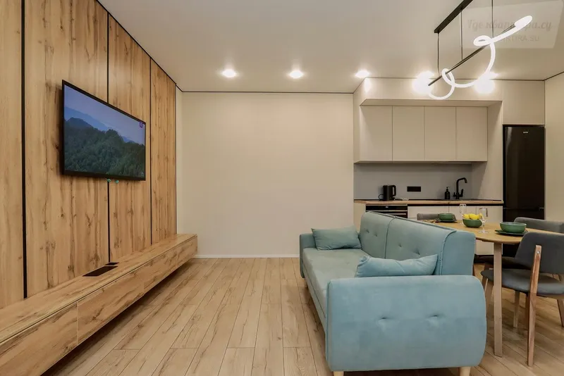 Красная улица, 140