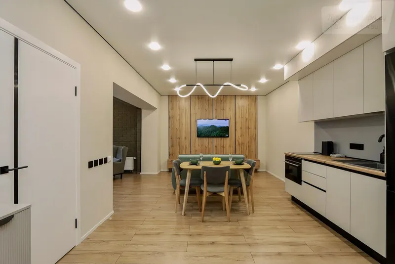 Красная улица, 140