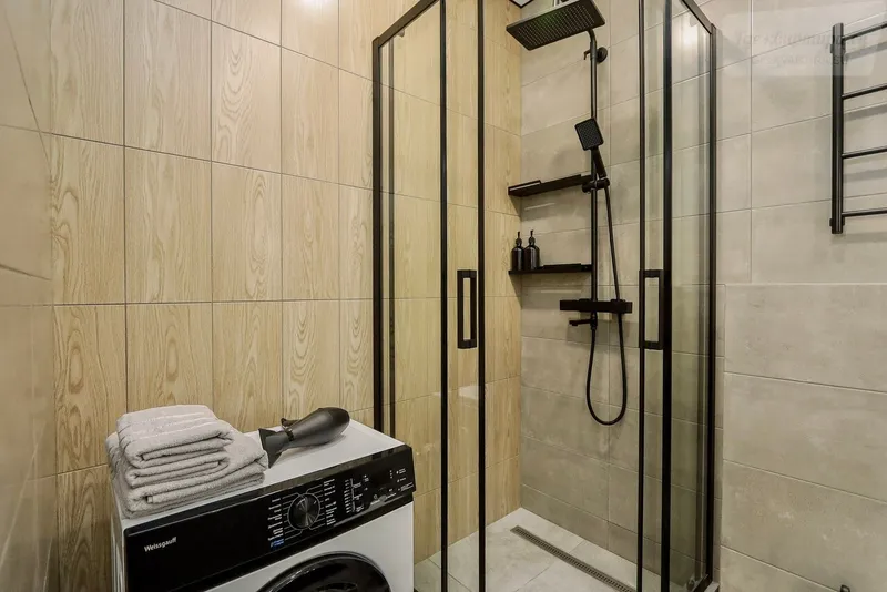 Красная улица, 140