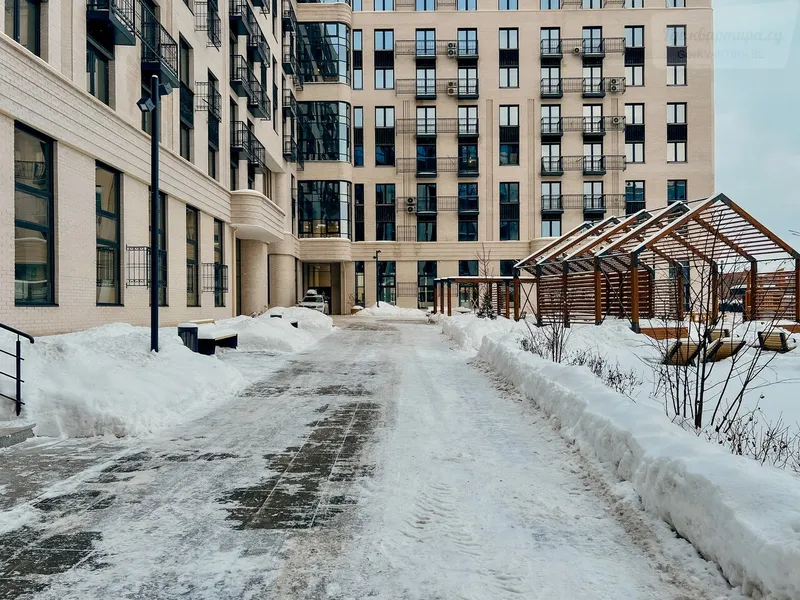 Красная улица, 140