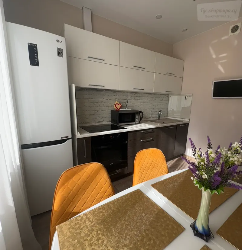 Молодёжная улица, 12