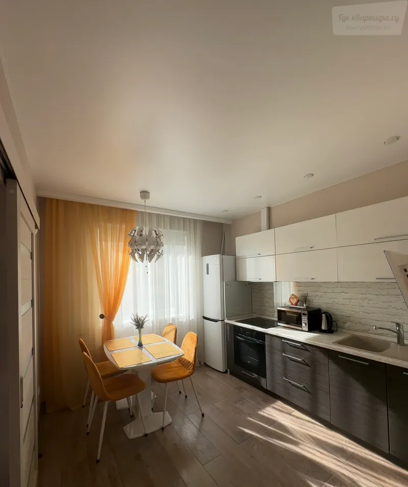 Молодёжная улица, 12