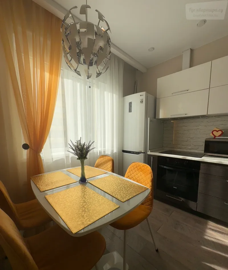 Молодёжная улица, 12