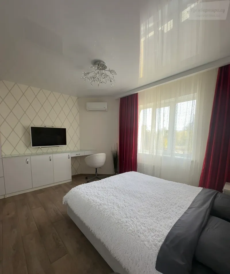 Молодёжная улица, 12