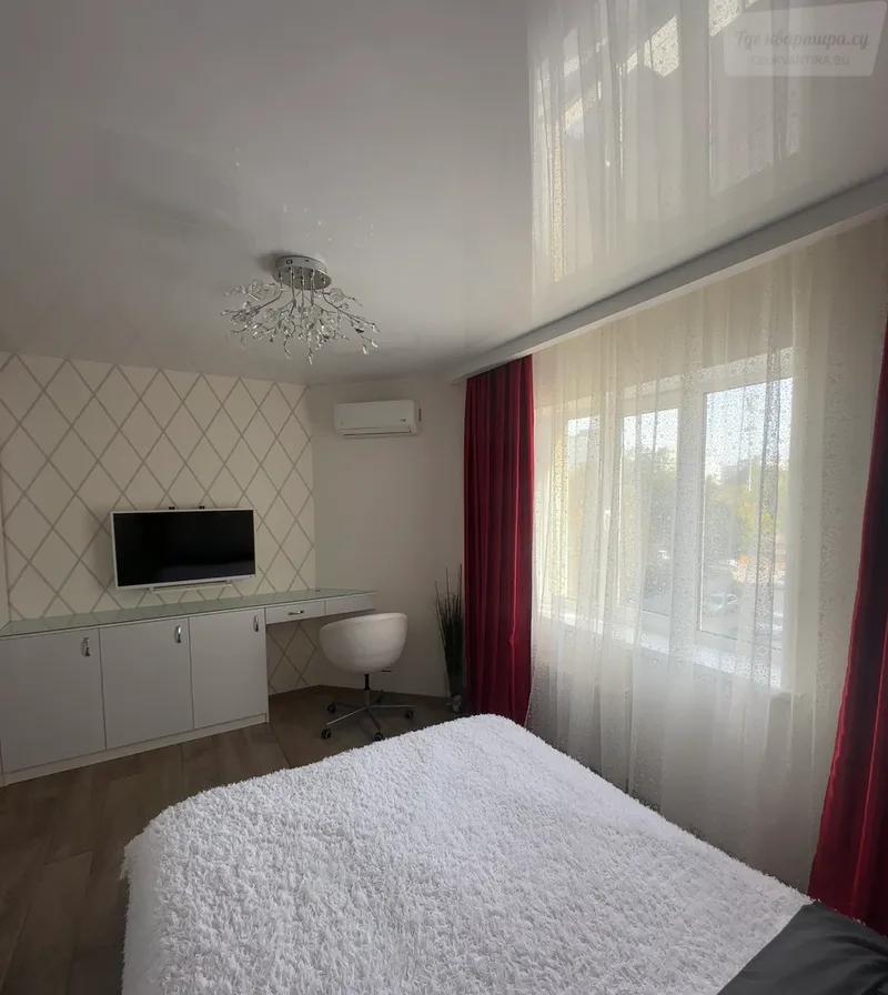 Молодёжная улица, 12