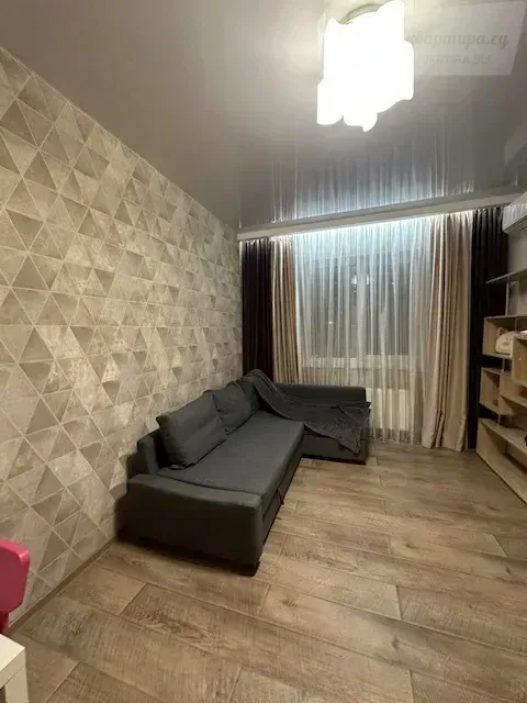 Молодёжная улица, 12