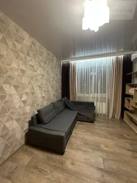 Молодёжная улица, 12