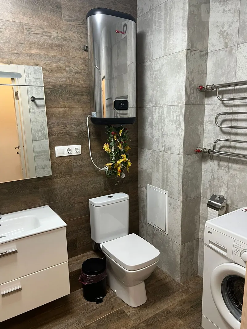 Молодёжная улица, 12