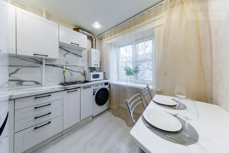 Староникитская улица, 10