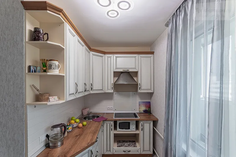 Бурнаковская улица, 105