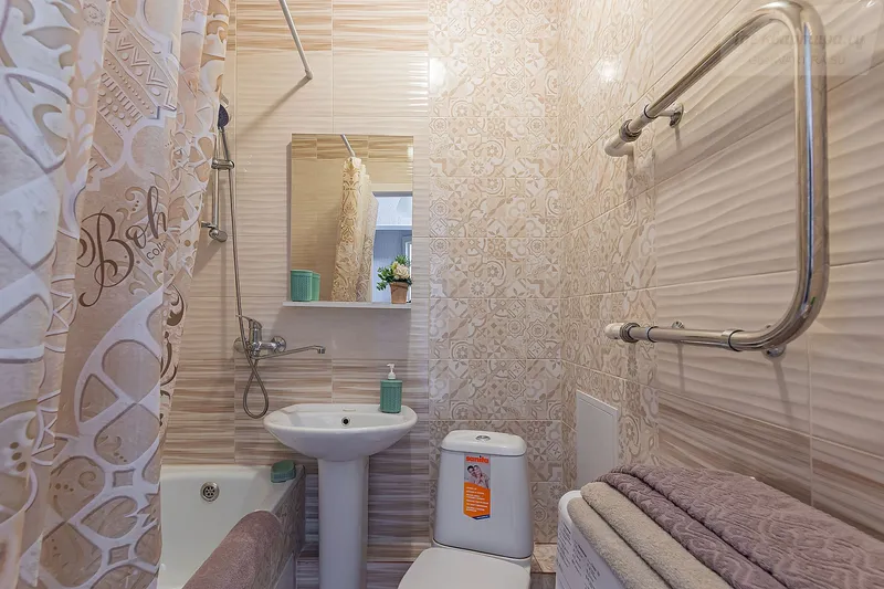 Бурнаковская улица, 105