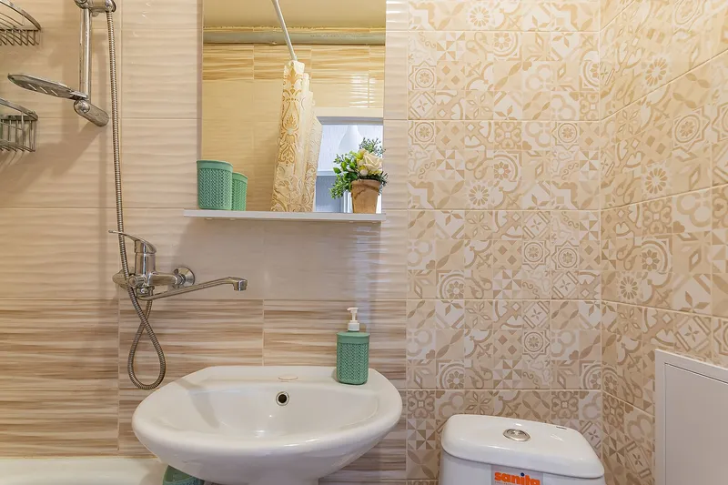 Бурнаковская улица, 105