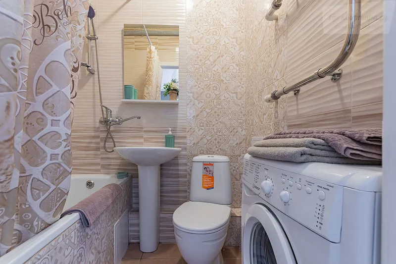 Бурнаковская улица, 105