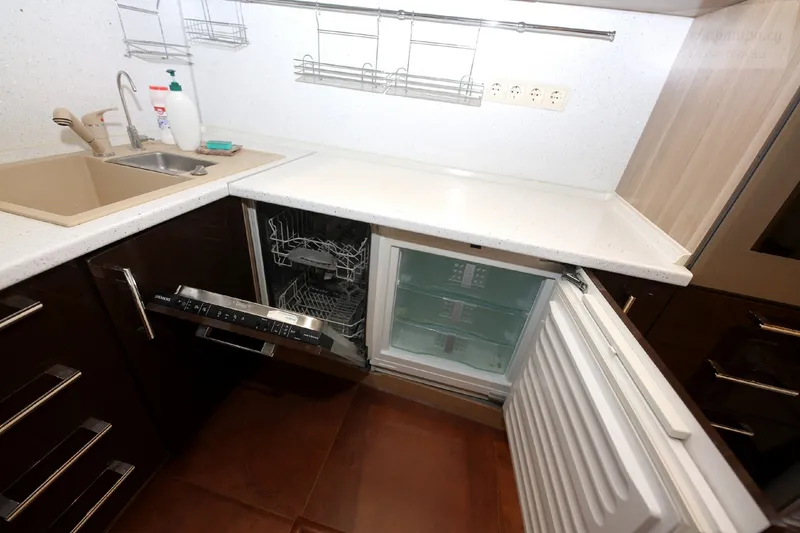 Комсомольская улица, 75