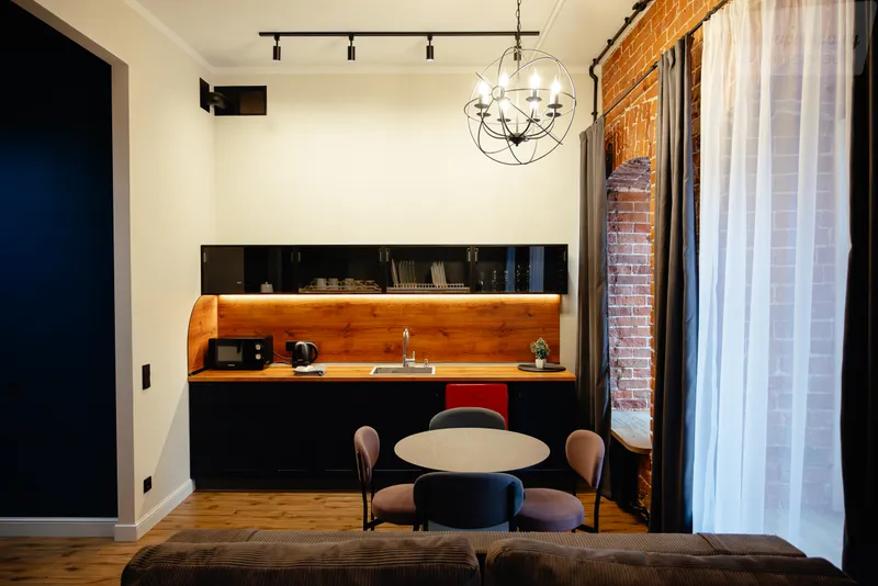 Нижне-Волжская набережная, 1