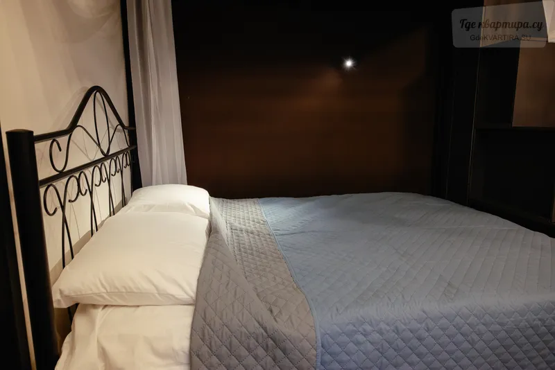 Нижне-Волжская набережная, 1