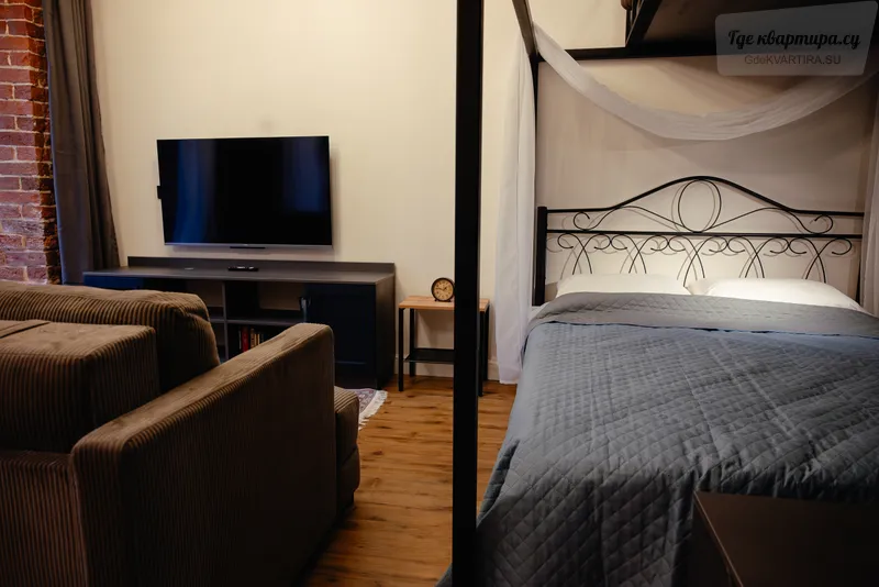 Нижне-Волжская набережная, 1