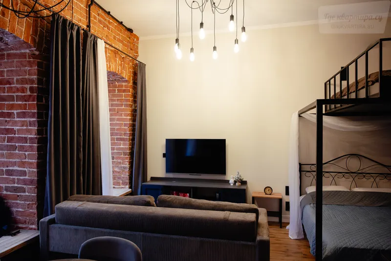 Нижне-Волжская набережная, 1